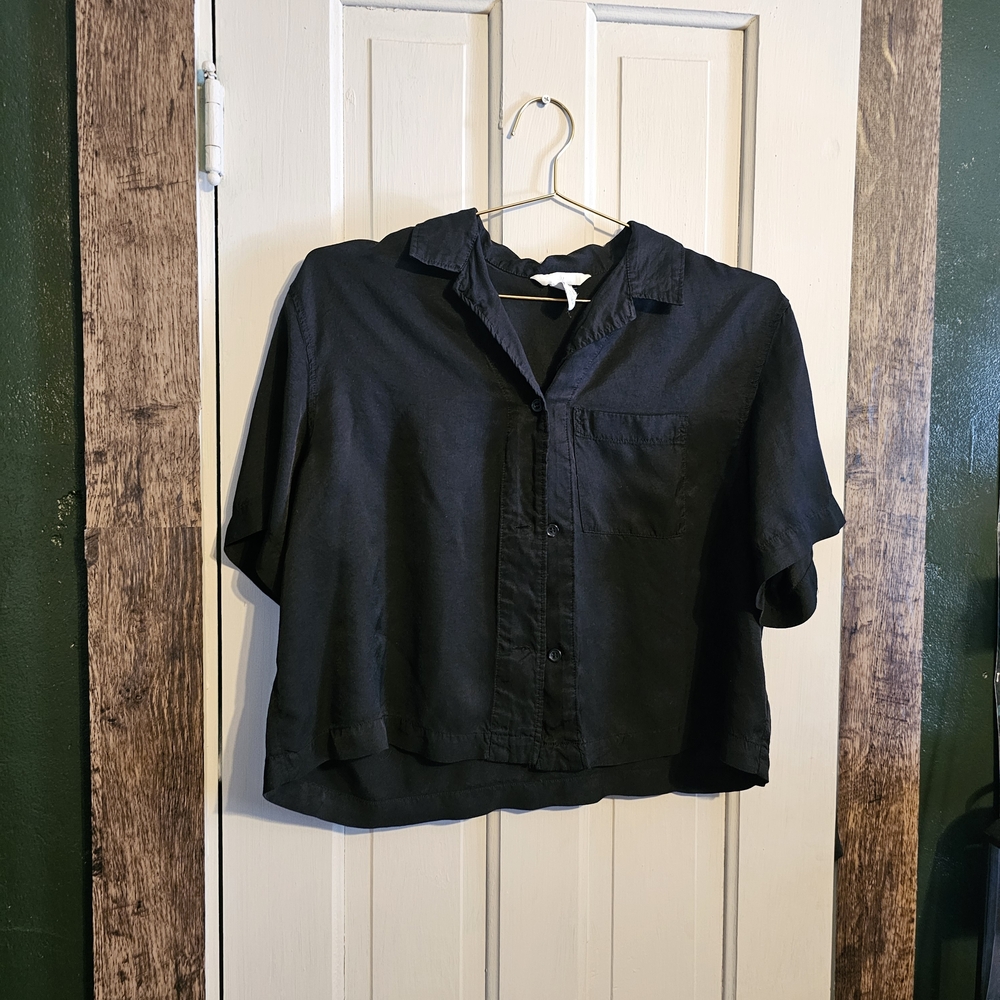 Black Short-Sleeve Button-Up Shirt
